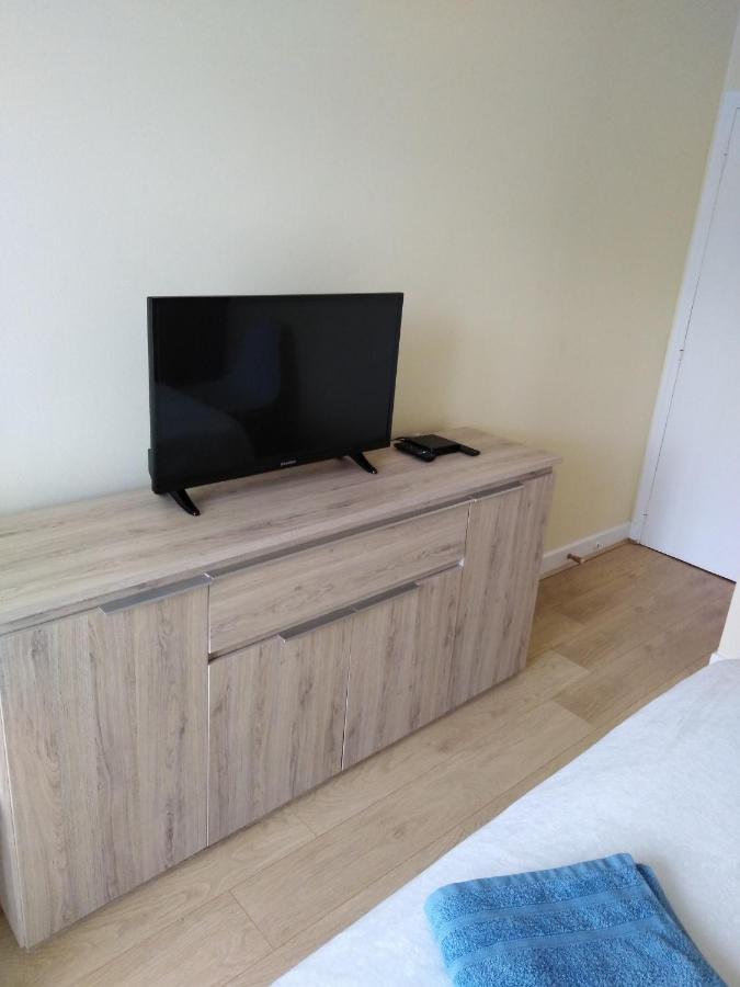 Chez Myla Chambre Avec Tv Ecran Plat Et Salle De Bain Privative Bourges Exterior foto